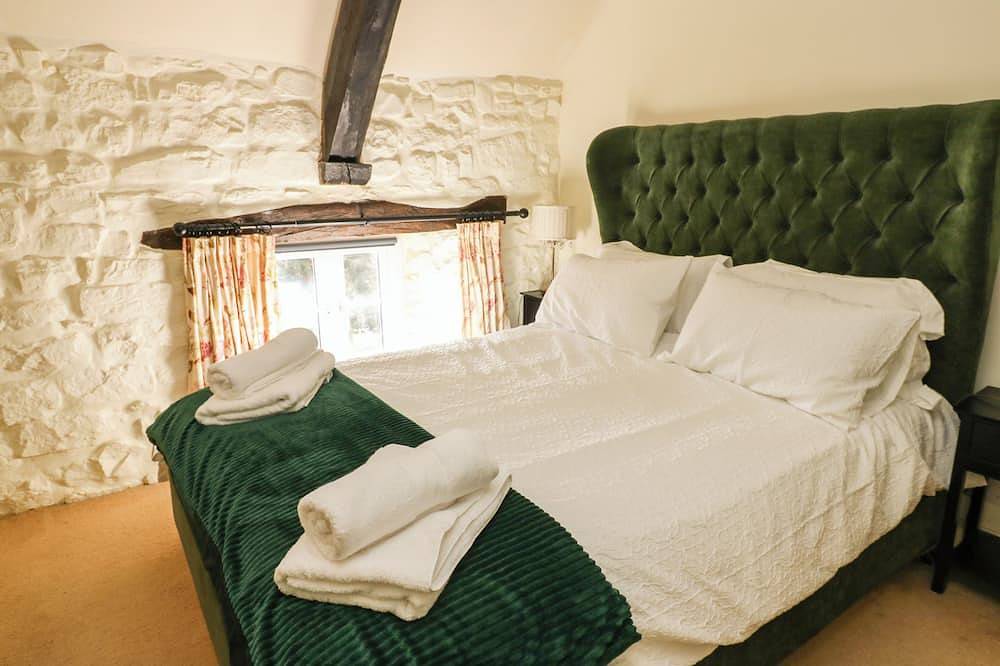 Rose Hip Cottage, pet friendly, with open fire in Bellingham in Bellingham (UK), Kielder Forest Park