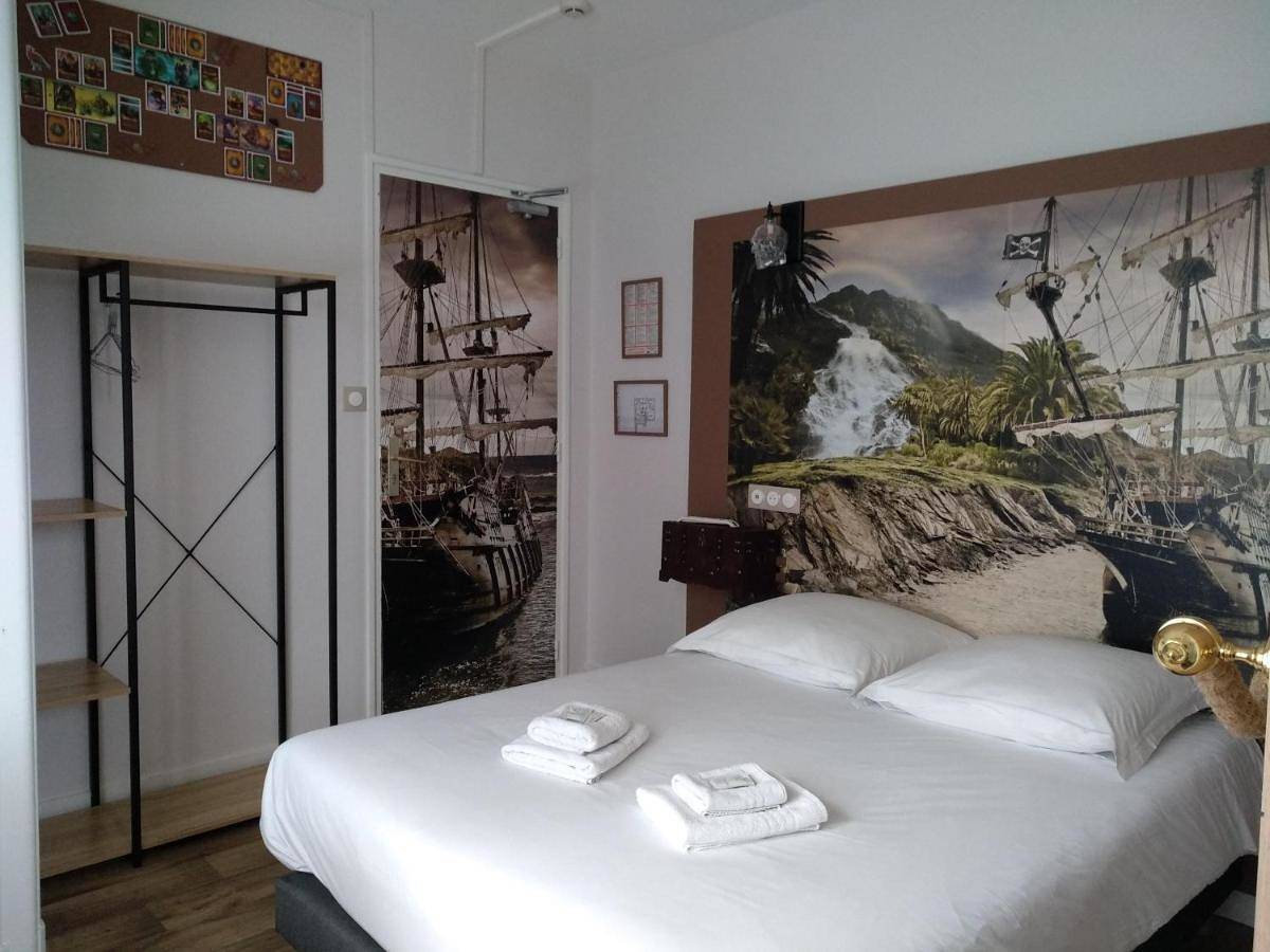 Small Double Room in Ploërmel, Région de Vannes