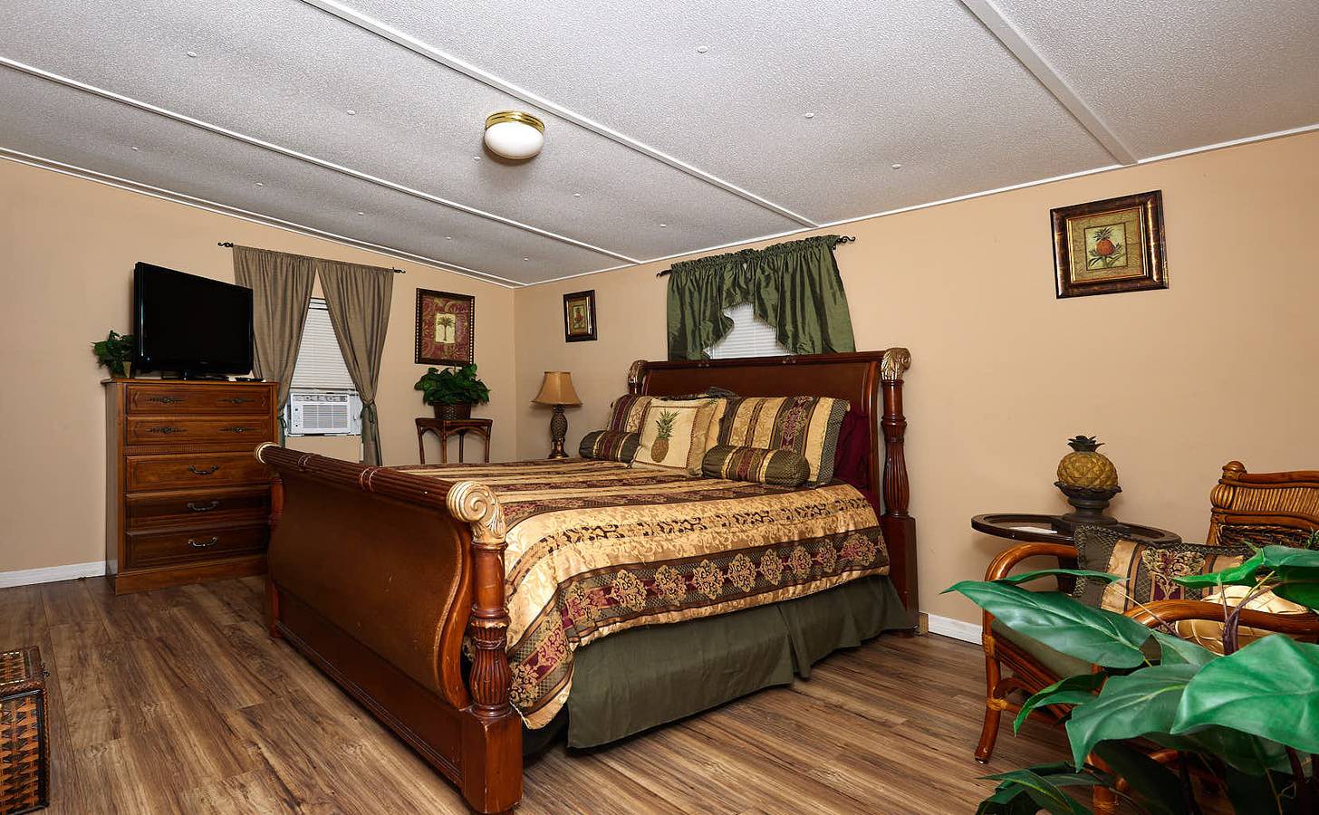 Pleasant Days Lodging Tropische Master Suite in Homosassa Springs, Citrus County