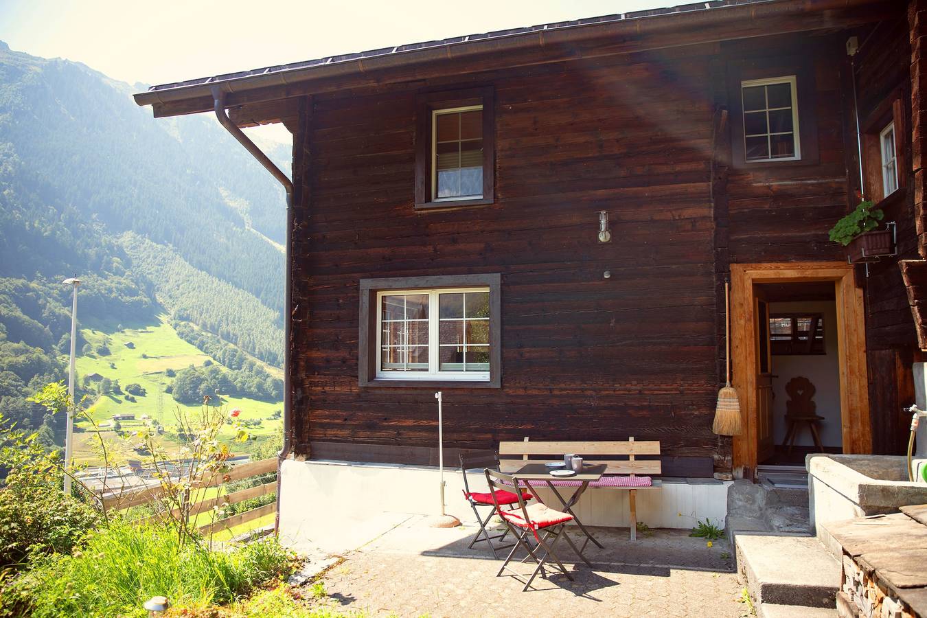 Ganze Ferienwohnung, Ferienhaus Holderbergli in Engi, Glarus Süd