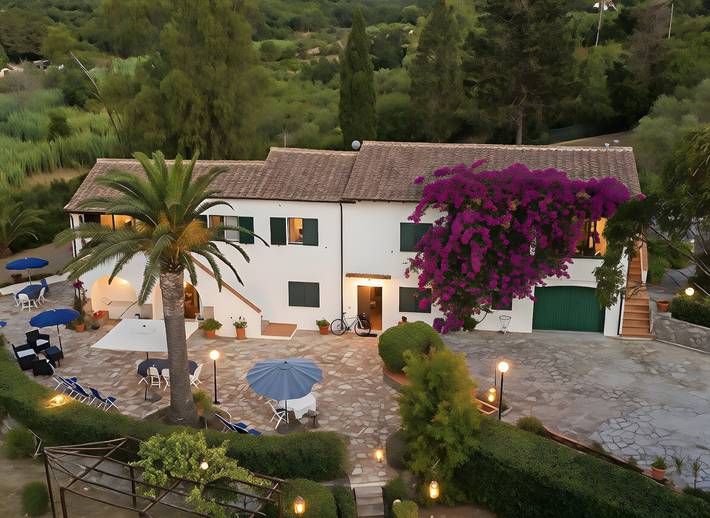 Appartamento intero, Appartamento 'Arco' con Giardino Privato, Wi-Fi e Aria Condizionata in La Pila, Campo nell'Elba