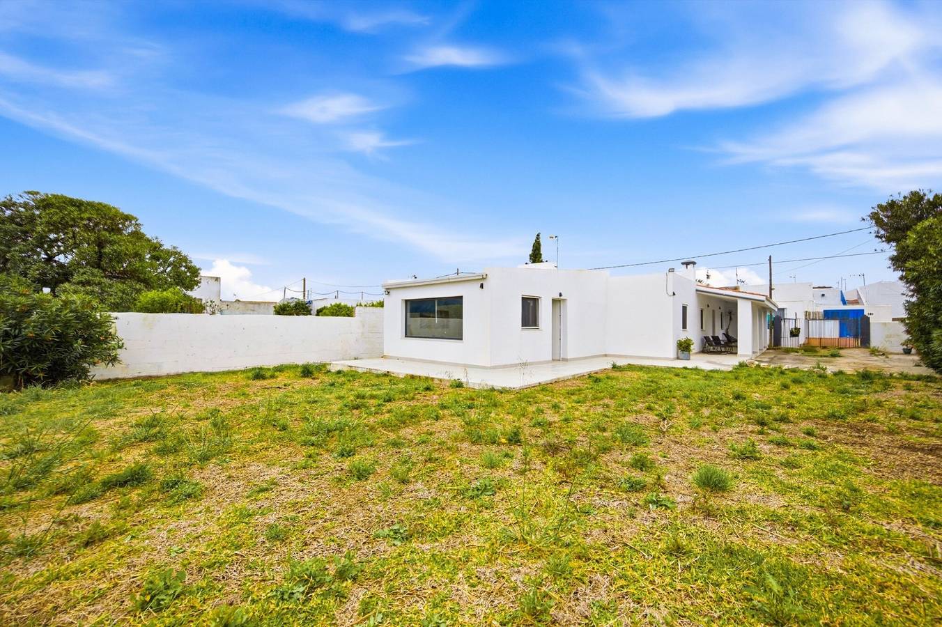 Villa Marismas - Playa de Barbate, 5 dormitorios, jardín privado, hasta 10 personas in Cañillos / Del Botero (Barbate), Barbate