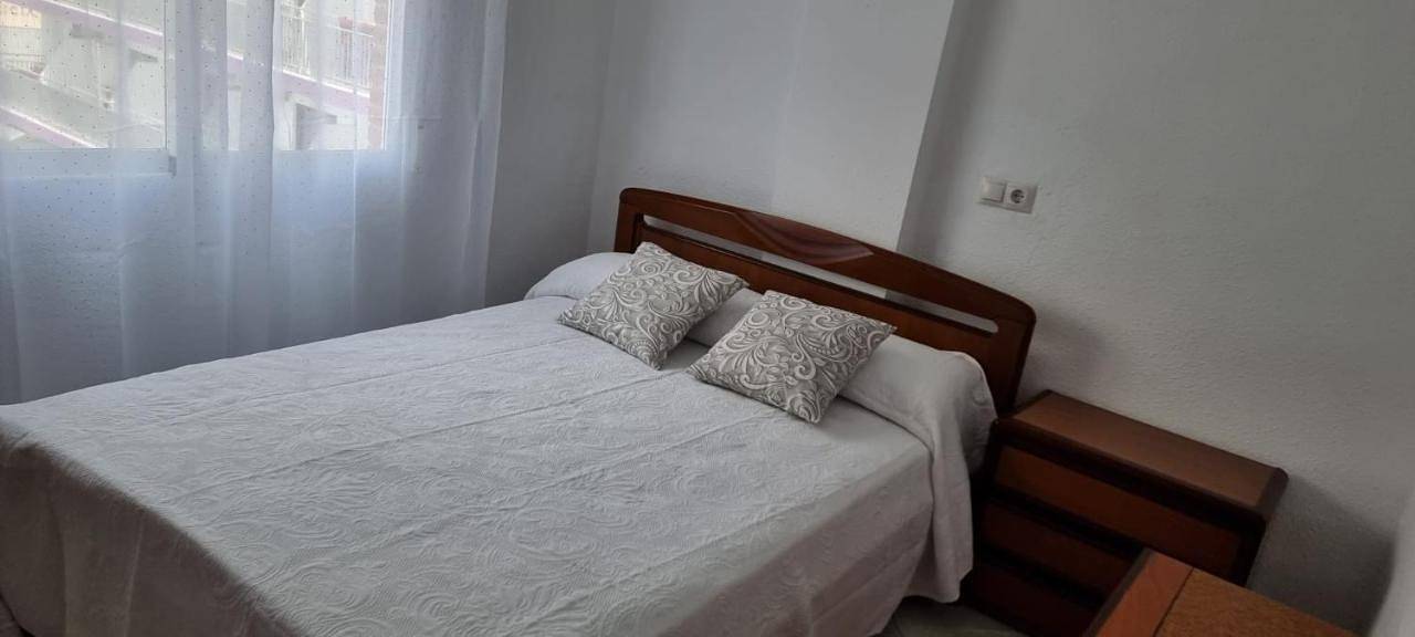 Apartamento vacacional entero, Habitacion Matrimonio a 100 m de la Playa de Poniente in Benidorm, Costa Blanca