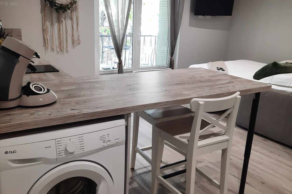 Entire apartment, Appart' Hôtel avec terrasse, Clim, Tv connectée in Tulette, Nyons region