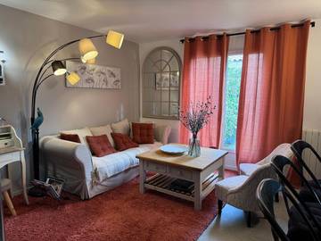 Gîte pour 4 personnes, avec piscine et terrasse à Eyguières