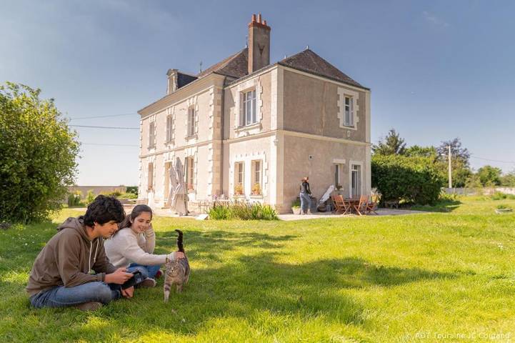 Maison d’hôte pour 3 personnes, avec Terrasse et Jardin ainsi que Piscine et Vue à Ingrandes-de-Touraine