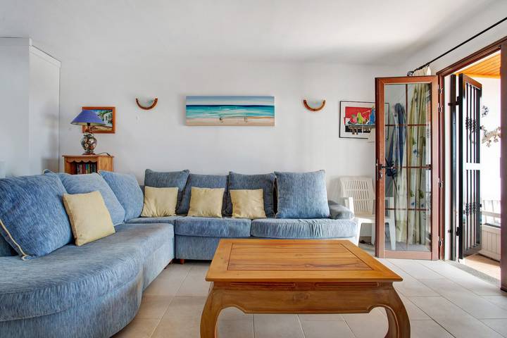 Entire apartment, Holiday Apartment "Puerto Chico V" with Sea View, Shared Pool & Wi-Fi in Playa Blanca, Yaiza