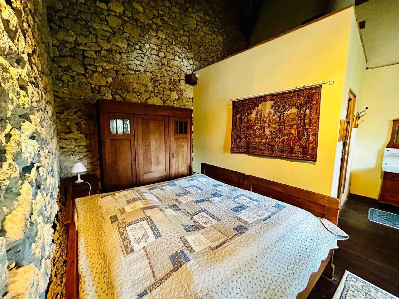 Entire holiday apartment, Holiday home in Pujols with shared pool in Pujols (Gironde), Libourne region