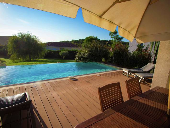 Location de vacances pour 6 personnes, avec terrasse ainsi que jardin et piscine à Narbonne - 4
