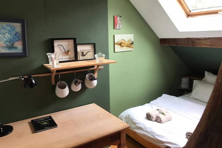 Maison authentique en pierres de pays dans une vieille cours de ferme in Hamoir, Région de Liège