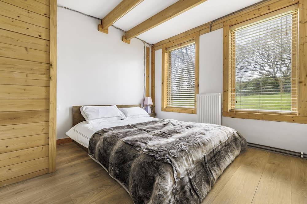 Cabin on 5 Acres with Stables, Firepit & Cinema in Sible Hedingham, Essex