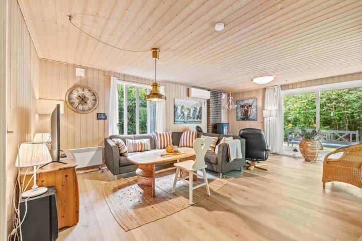 Ferienhaus für 6 Personen, mit Balkon/Terrasse und Terrasse sowie Garten und Sauna in Houstrup Strand - 2