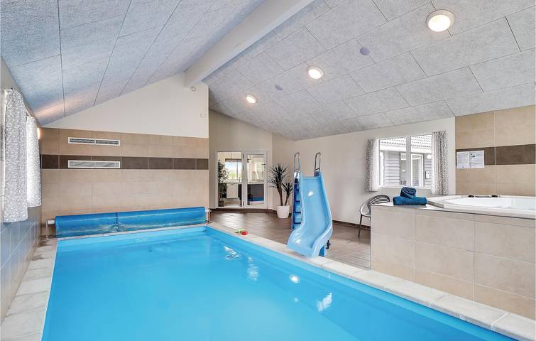Ferienhaus für 30 Personen, mit Whirlpool und Terrasse sowie Pool und Sauna in Hostrup Strand - 2