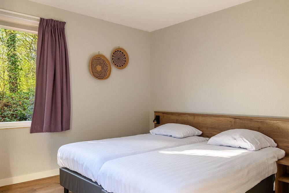 Comfortable bungalow for 8 people with private sauna in Diessen, Nordbrabant