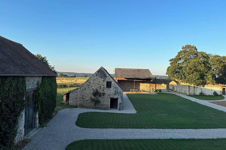 Location de vacances pour 12 personnes dans Noron-l'Abbaye