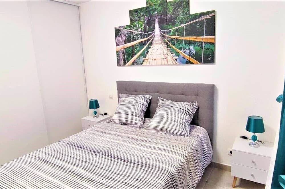 Entire apartment, Apartment T2 45m2 100m from the sea and shops in Carro, Martigues