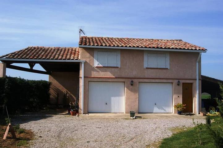 Location de vacances pour 4 personnes, avec Terrasse ainsi que Jardin et Piscine à Montans