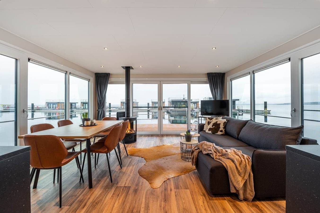 Hausboot Atlantis in Bärwalder See, Boxberg (Oberlausitz)