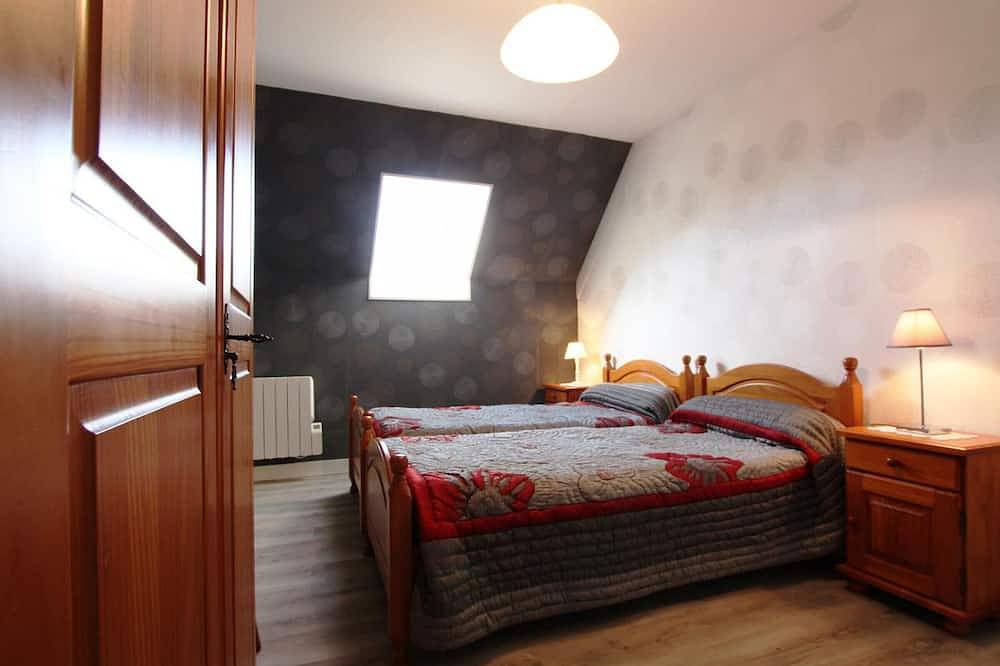 Casa acogedora con terraza cerca de la playa de Sciotot, ideal para familias y mascotas in Flamanville, Côte de la Déroute