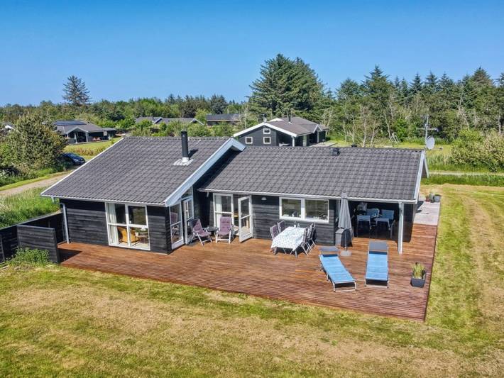 Ferienhaus für 8 Personen, mit Whirlpool und Terrasse, mit Haustier in Bratten
