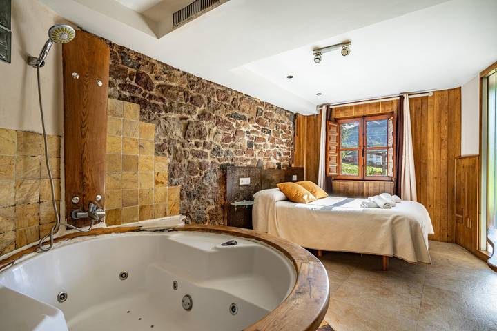 Casa rural para 2 personas, con Jacuzzi y Jardín en Comarca de Oriente