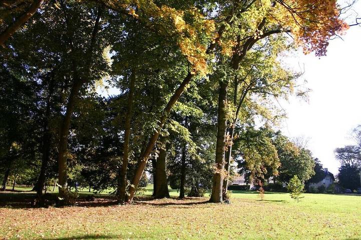 Location de vacances pour 5 personnes, avec jardin ainsi que piscine et terrasse à Saint-Loup-Hors