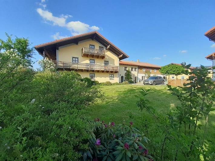 Hotel für 3 Personen, mit Balkon und Terrasse sowie Garten und Ausblick in Hinterschmiding