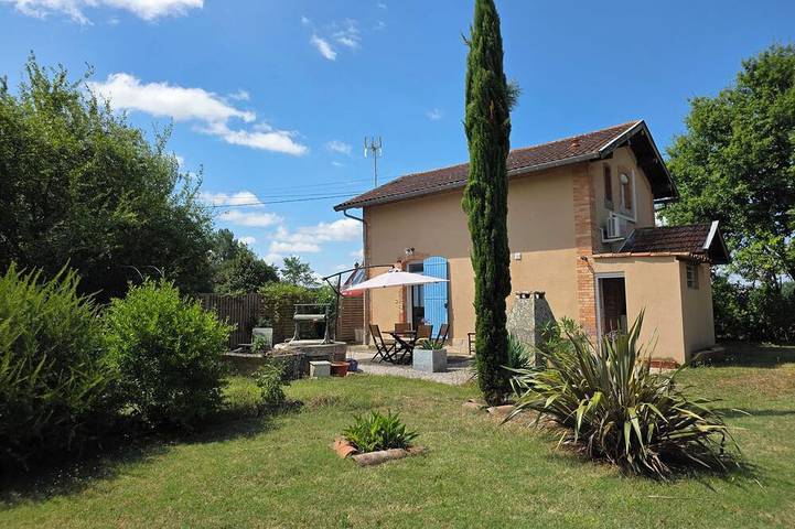 Gîte pour 4 personnes, avec terrasse et jardin, animaux acceptés à Terssac