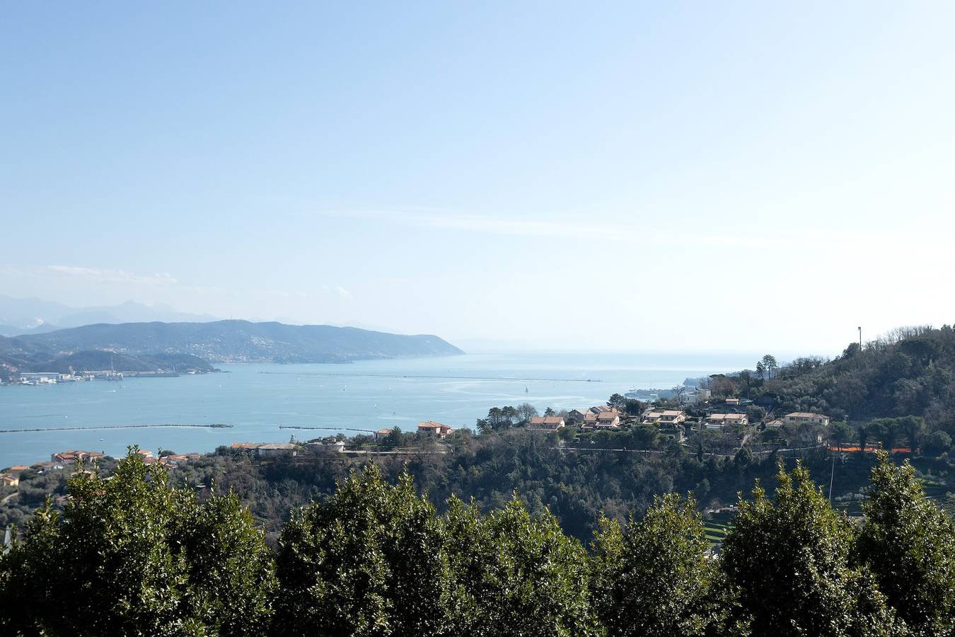 Apartamento entero, Apartamento 'Merlino' con balcón, Wi-Fi y aire acondicionado in Biassa, La Spezia
