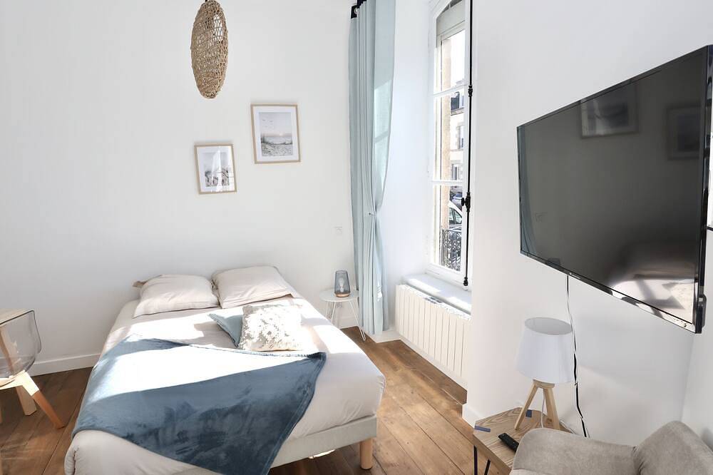 Apartamento entero, Napoléon Gare 1 ★ Studio ★ Lumineux★ Bylocly in Pontivy, Pontivy region