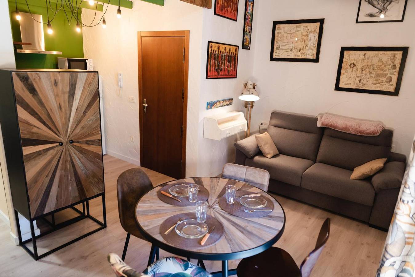 Appartement entier, Appartement 'La Morada De La Cerveza Standard' avec balcon, Wi-Fi et climatisation in Villena, Alicante l'intérieur des terres
