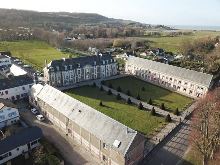 Hôtel pour 5 personnes, avec terrasse ainsi que jardin et vue