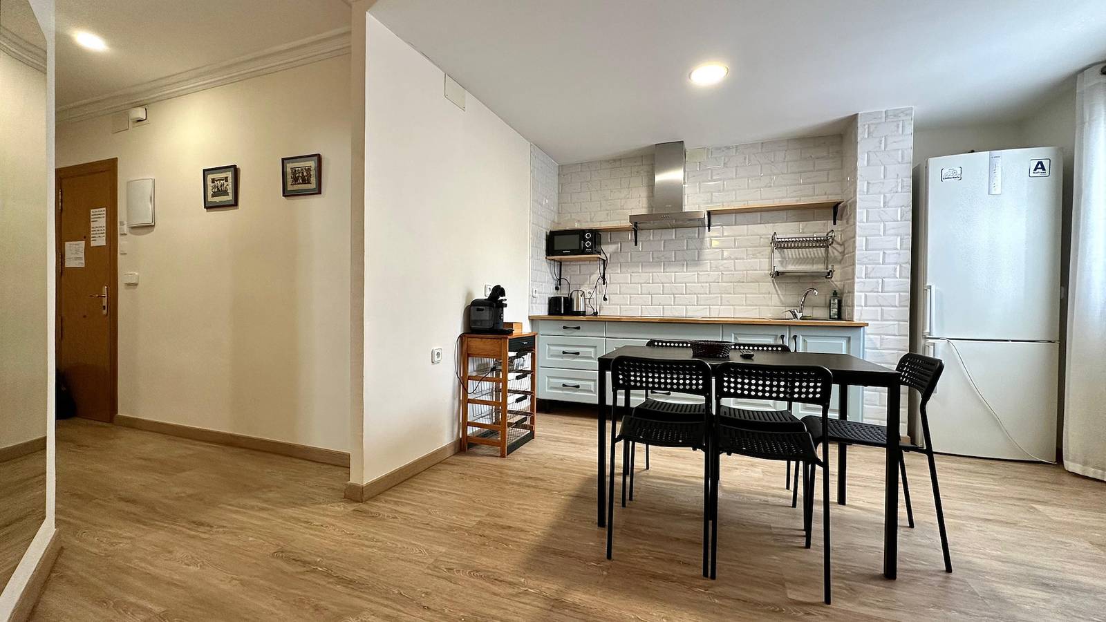 Entire apartment, Holiday apartment for 6 people in El Barrio, Alicante