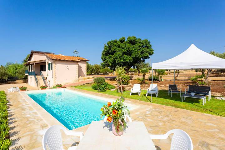 Glamping per 8 persone, con vista oceano e piscina nonché terrazza in Sicilia