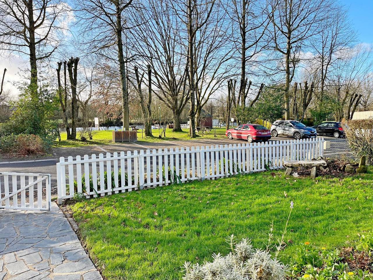La maison aux volets bleus in Montertelot, Región de Vannes