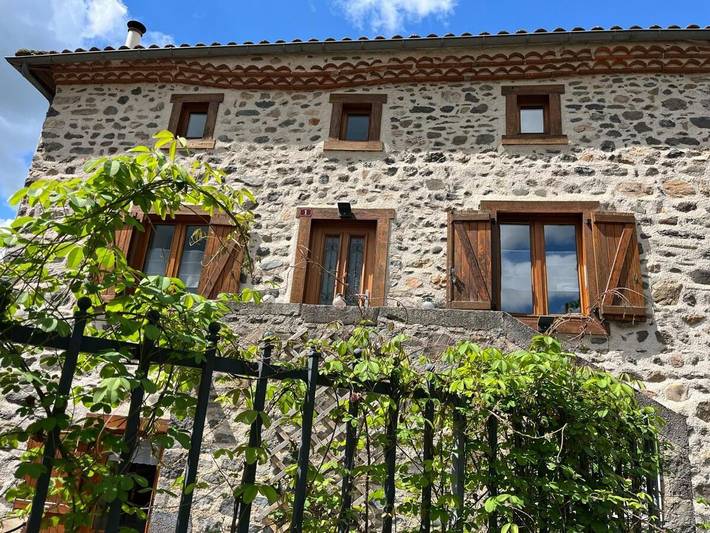 Location de vacances pour 6 personnes, avec jardin, animaux acceptés dans Molompize