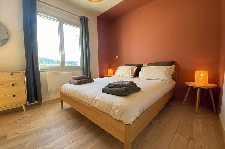 Location de vacances pour 6 personnes, avec balcon et jardin à Lioux - 3