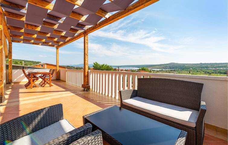 Gemütliche 2-Zimmer-Wohnung mit Pool, WLAN und 1,5 km Entfernung zum Strand in Novigradsko More, Zadar