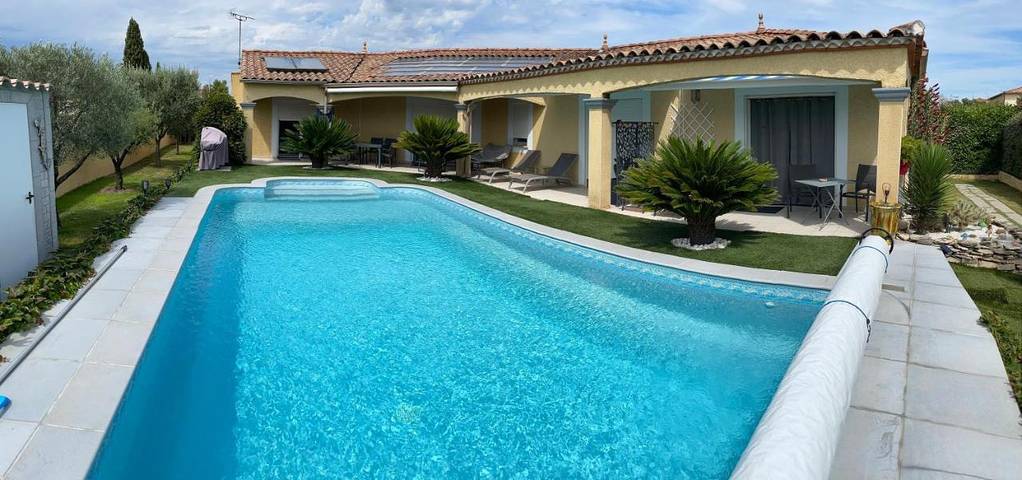 Chambre d’hôte pour 2 personnes, avec Terrasse et Jardin ainsi que Piscine et Vue