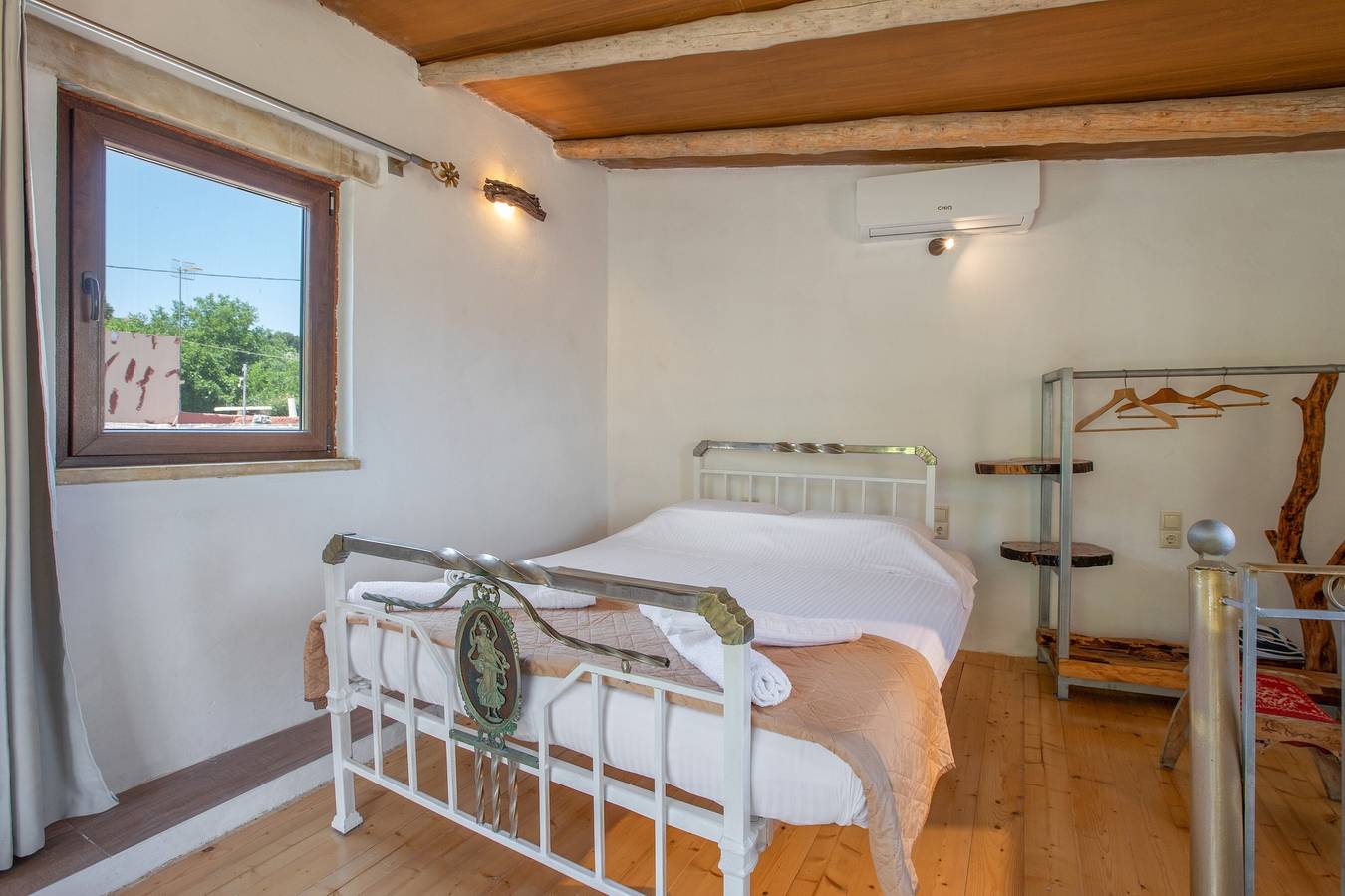 Landhuis 'Kourtsa Traditioneel Huis met Zwembad', Uitzicht op Bergen, Wi-Fi & Airco, foto 10