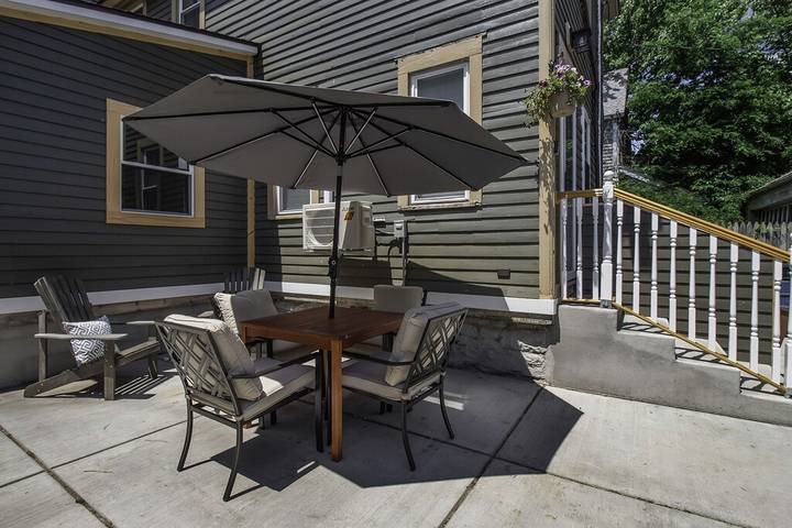 Vacation rental for 2 people, with yard in Buffalo