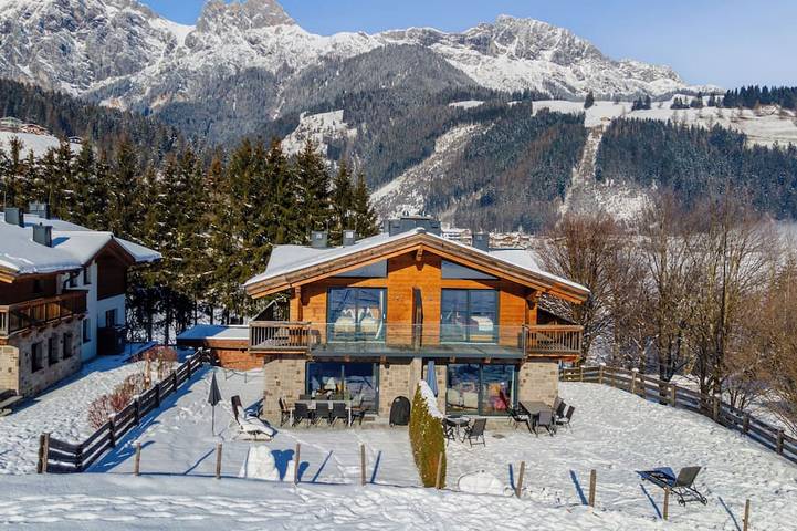 Chalet für 8 Personen, mit Sauna und Balkon sowie Garten in Leogang