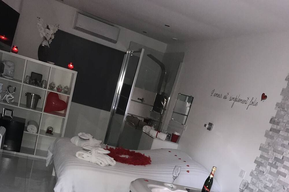 Suite avec jacuzzi privatif in Le Rove, Côte méditerranéenne (France)