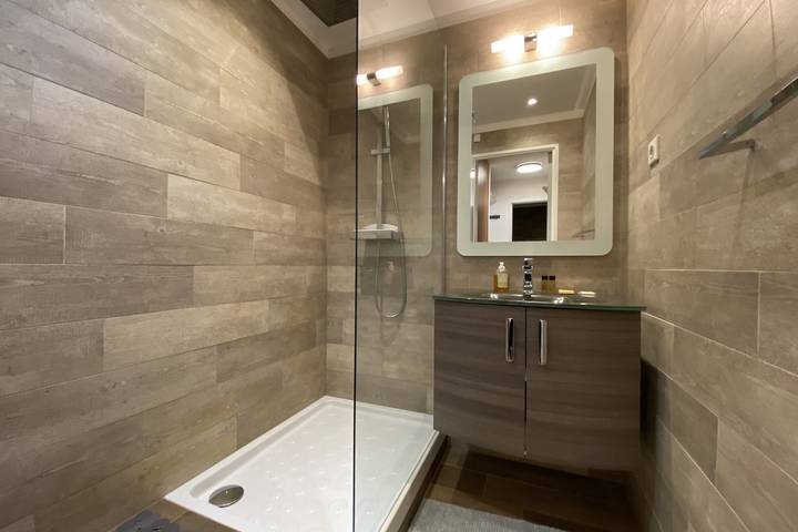 Apartamento entero, 06Bf - 7-person apartment facing the slopes in Péone, Nizza Region