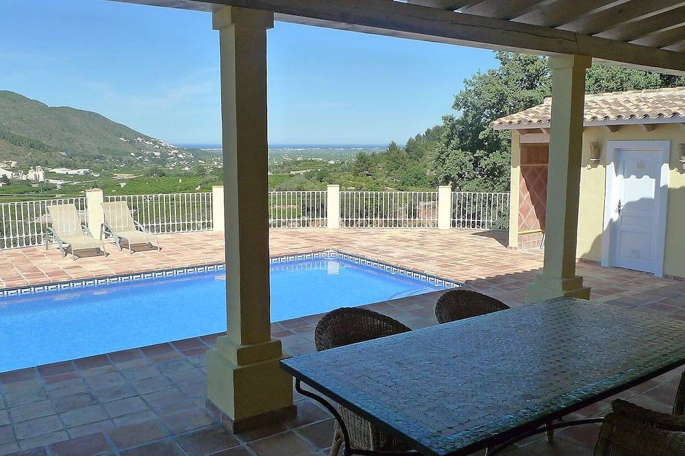 Wonderful private villa with A/C, private pool, Wifi, Tv, terrace, panoramic view and parking in Adsubia, Costa Blanca