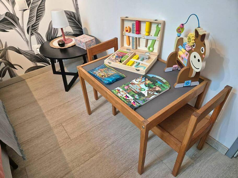 Appartement entier, Two-Bedroom Apartment in Forcalqueiret, Côte méditerranéenne (France)