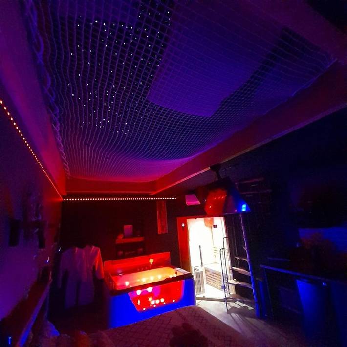 Gîte pour 2 personnes, avec sauna et jacuzzi à Précigné