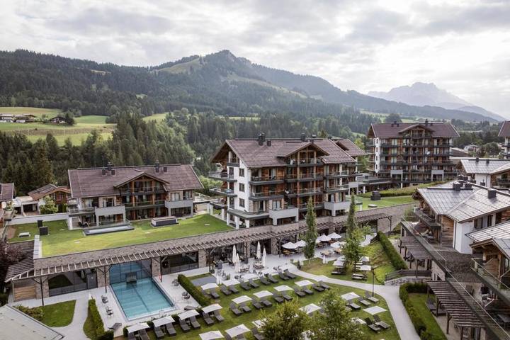 Hôtel, avec Balcon et Terrasse ainsi que Jardin et Piscine à Fieberbrunn