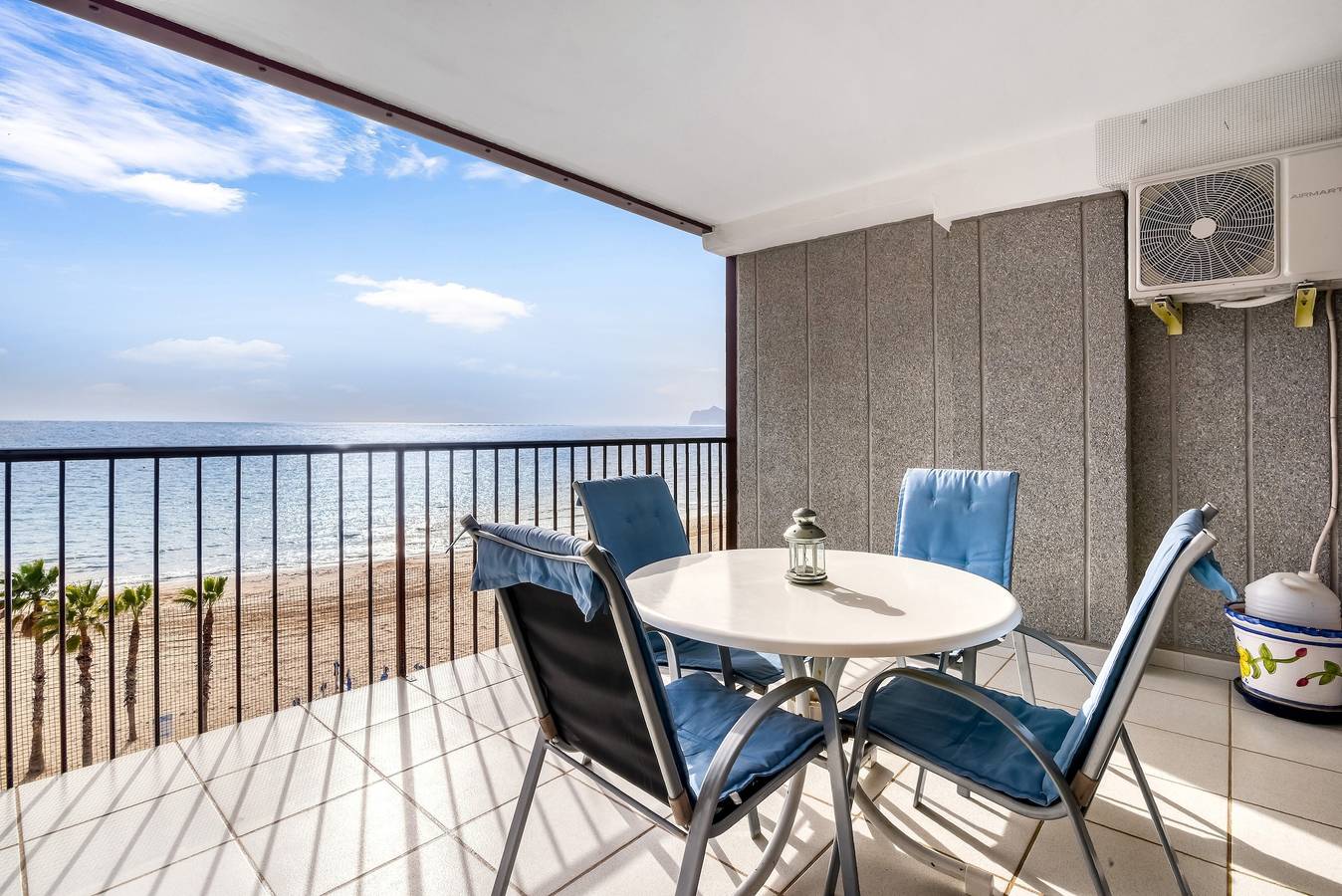 Apartamento entero, Apartamento 'Lovely Arenal' con vistas al mar, Wi-Fi y aire acondicionado in Platja de l'Algoleja (Calpe), Calpe