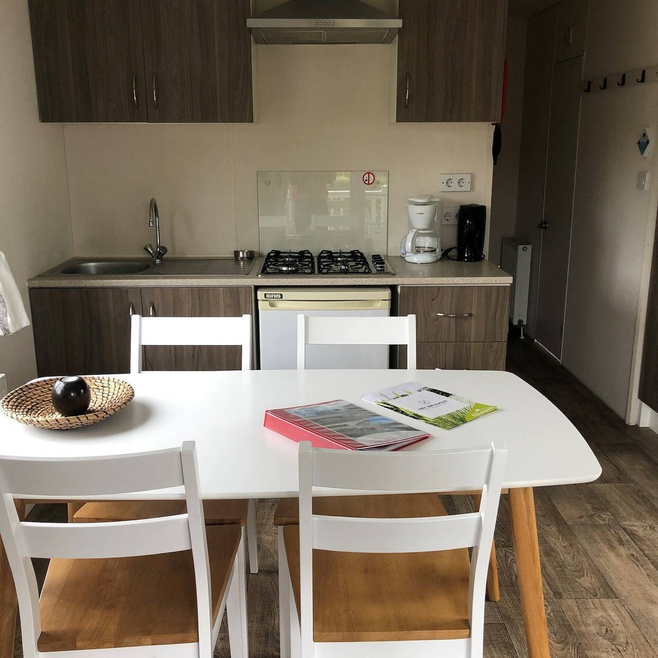 Recreatiepark Duinhoeve — Delta Lodge | 4 Personen (3 Schlafzimmer) in Nordbrabant